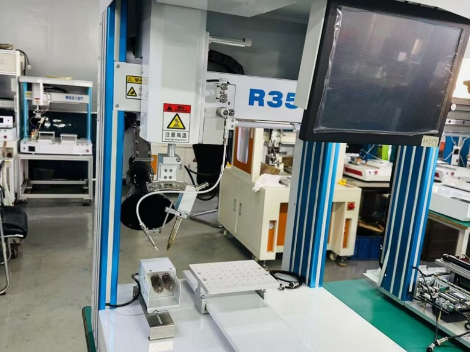 Паяльный робот R351G Паяльный робот R351G